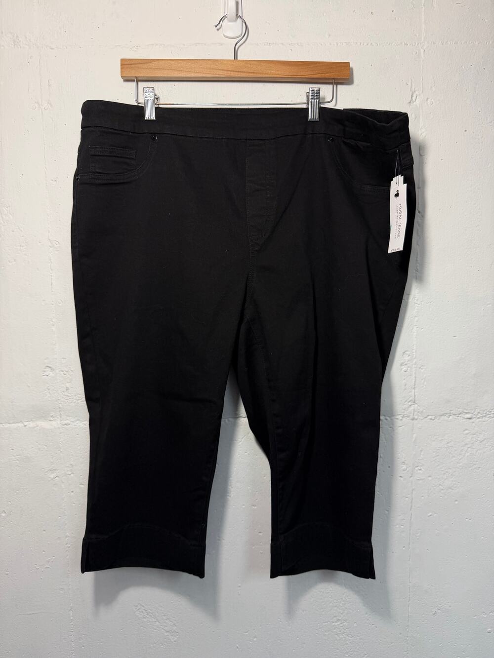 NEW Tribal Jeans Womens Audrey Mid Rise Pull On Black Slim Capri Size 20